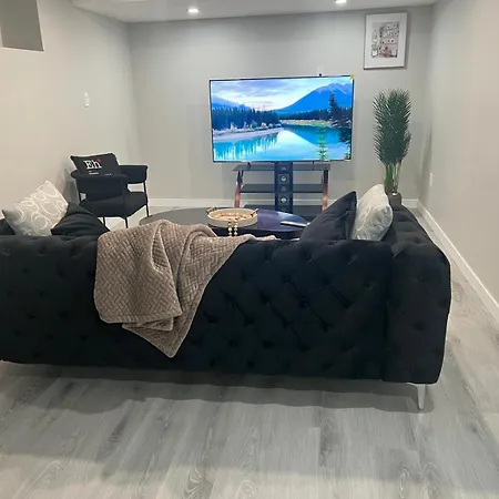Luxury Private Suite With Separate Entrance Winnipeg Exterior photo