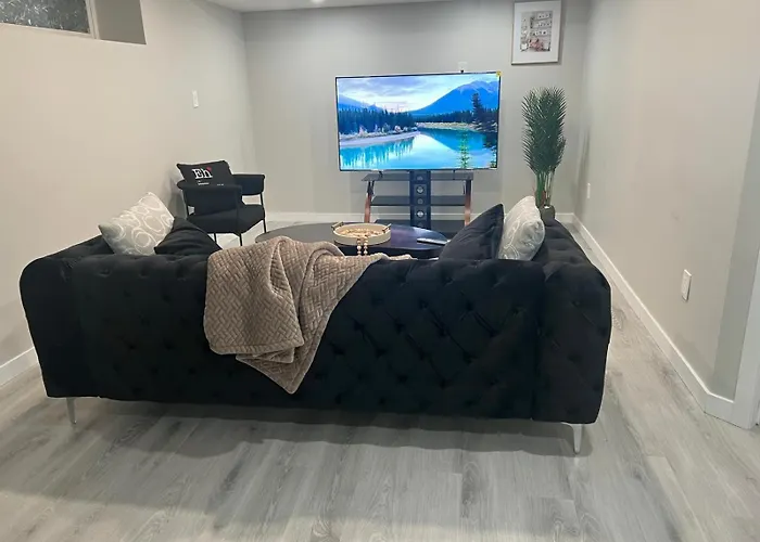 Luxury Private Suite With Separate Entrance