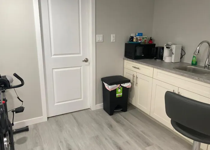 Luxury Private Suite With Separate Entrance