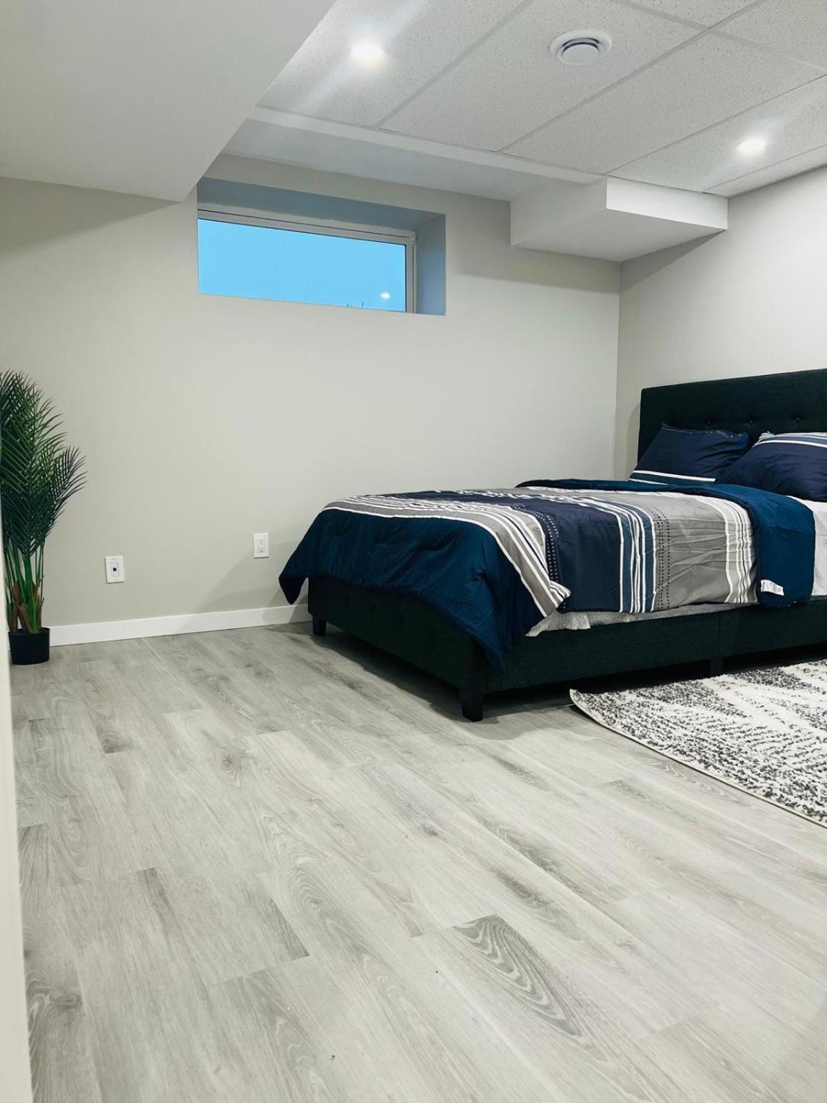 Luxury Private With Separate Entrance * Winnipeg