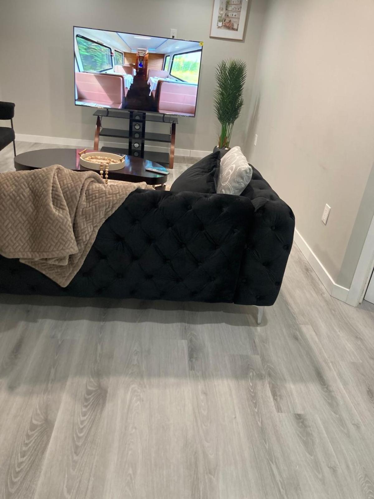 Luxury Private With Separate Entrance * Winnipeg