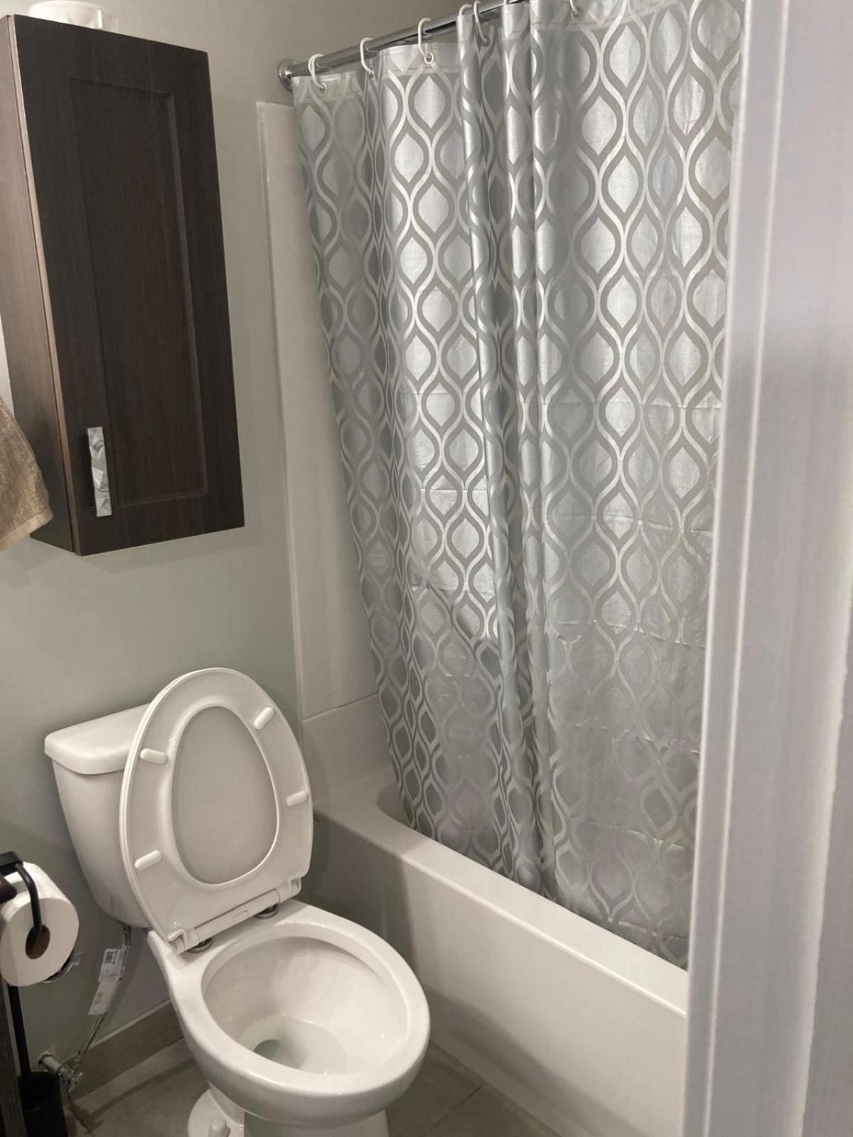 Luxury Private With Separate Entrance * Winnipeg